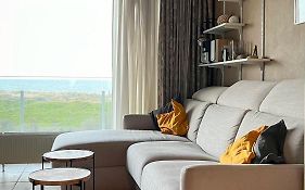 Superbe Studio Avec Une Magnifique Vue Sur La Mer.