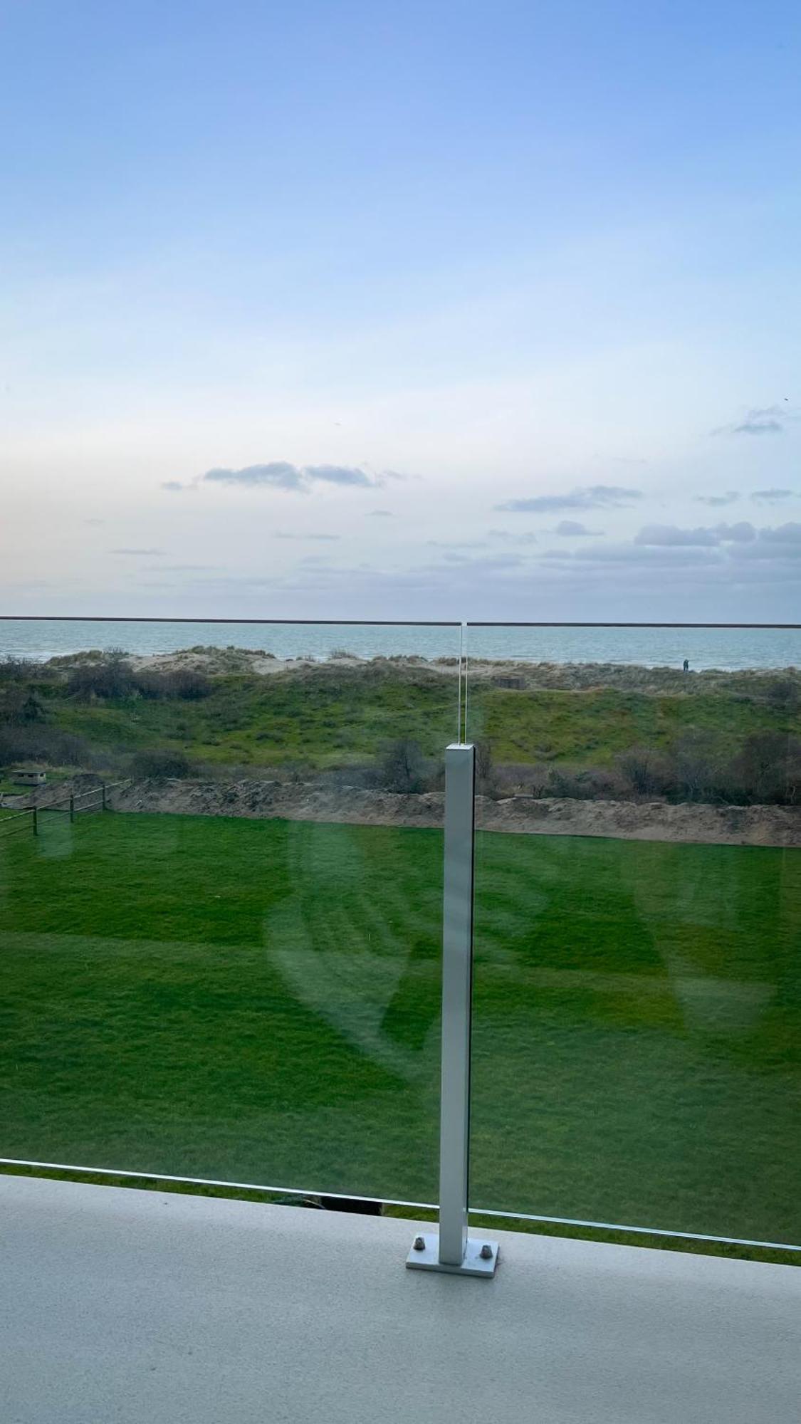 Appartement Superbe Studio Avec Une Magnifique Vue Sur La Mer. à La Panne Extérieur photo